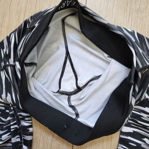 Nike Dri-fit  Pro Camo Capri Length Leggings Size Medium - Picture 11 of 13